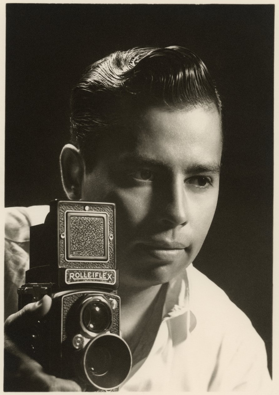 Rolleiflexカメラで撮影されたOrlando Sueroのポートレート（1954年頃）（モノクロ写真 作： オーランド・スエロ