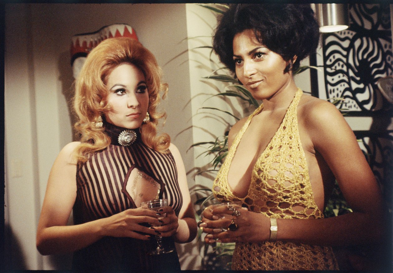 1970年、「人形の谷を越えて」の撮影現場でエキストラとして参加したパム・グリエ（写真）。 作： オーランド・スエロ