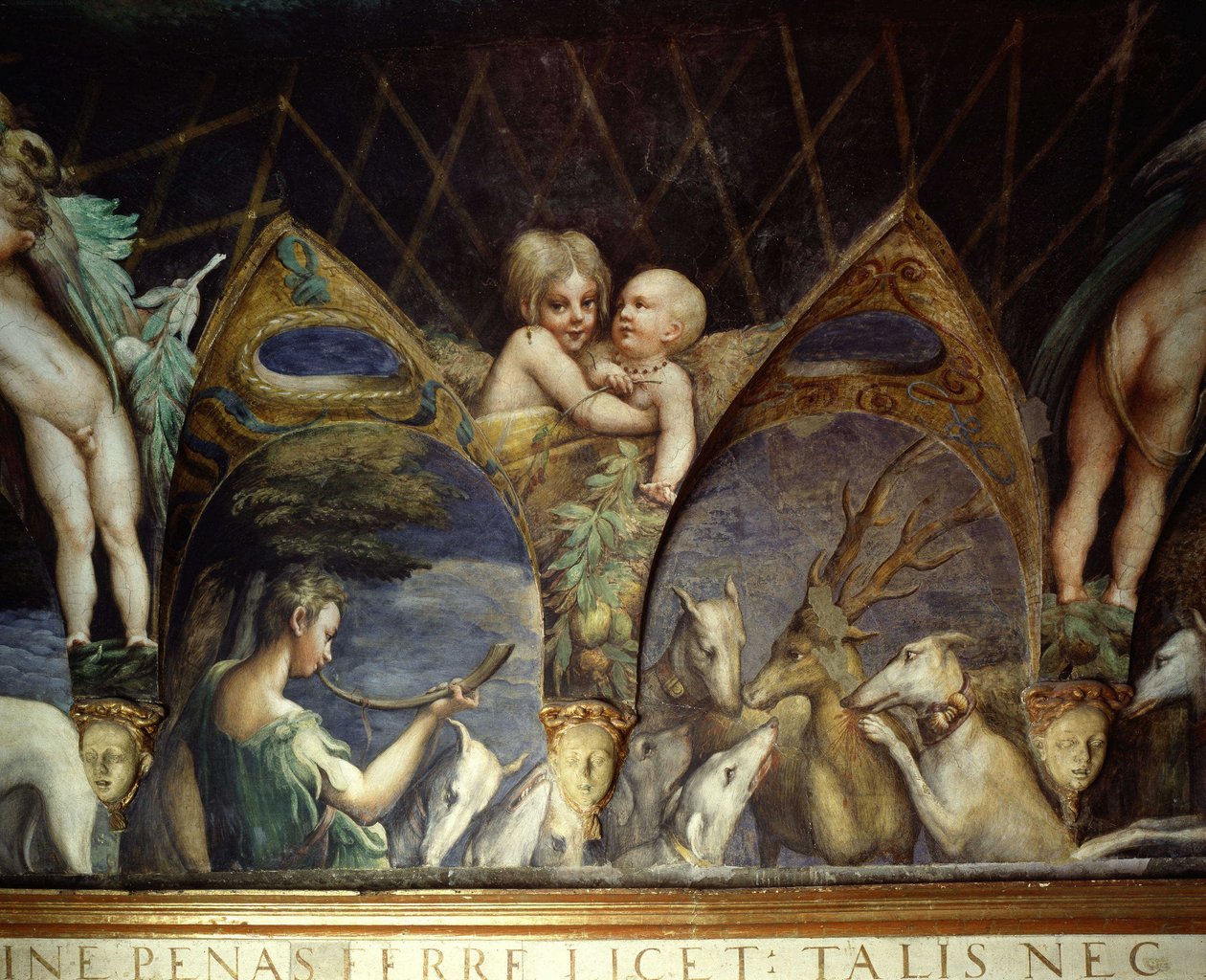 Detail eines Freskos im Zimmer von Diana (Artemis) und Acteon von Francesco Mazzola, genannt Le Parmesan. Es zeigt eine Nymphe, die Horn spielt, sowie Cherubine und Putti. Acteon ist ein Hirsch von Parmigianino