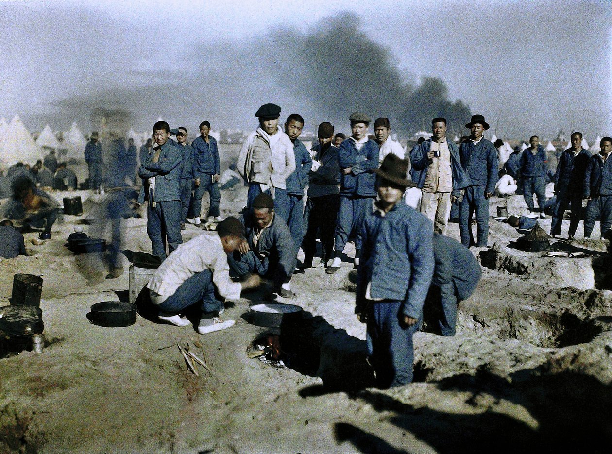 1917年、エジプト、中東キャンペーンに参加するために募集されたイギリス中国労働軍の労働者のキャンプ（オートクローム） 作： ポール・カステルナウ