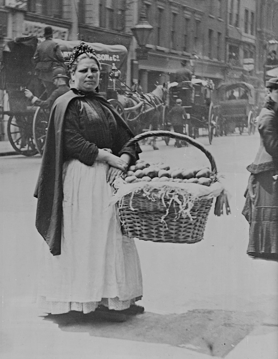 ロンドンの女性ポテトセラー（135821も参照） 作： ポール・マーティン