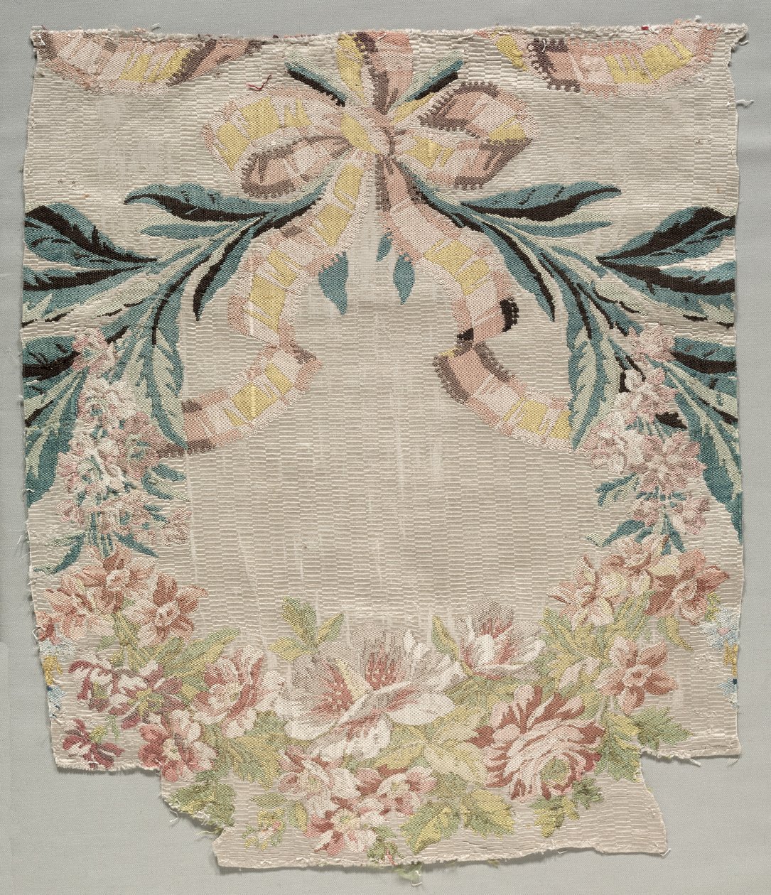 シルクの断片、Le panier fleuri と呼ばれるパネルの一部、1770 年。 作： フィリップ・ド・ラサル