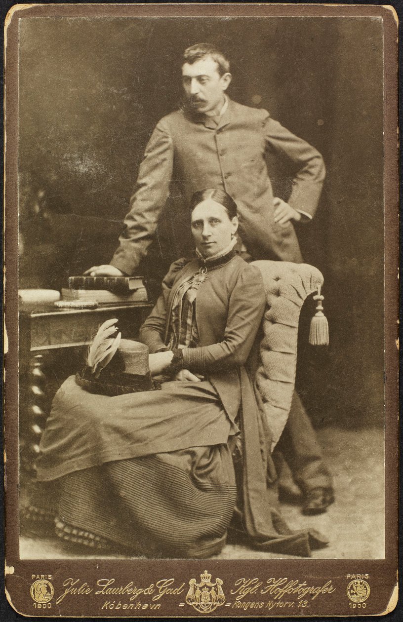 メッテとポール・ゴーギャンの肖像、1885年。 作： 写真スタジオJulieLaurbergとFranziskaGad。