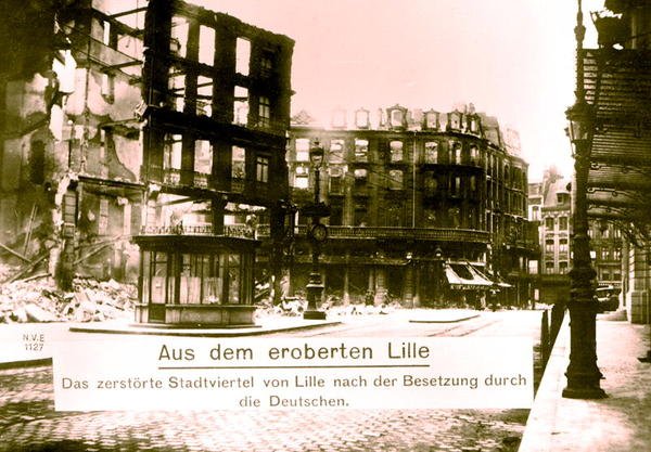 ドイツ軍に占領された荒廃したリールの町（1914年10月）（モノクロ写真 作： 写真家ドイツ語