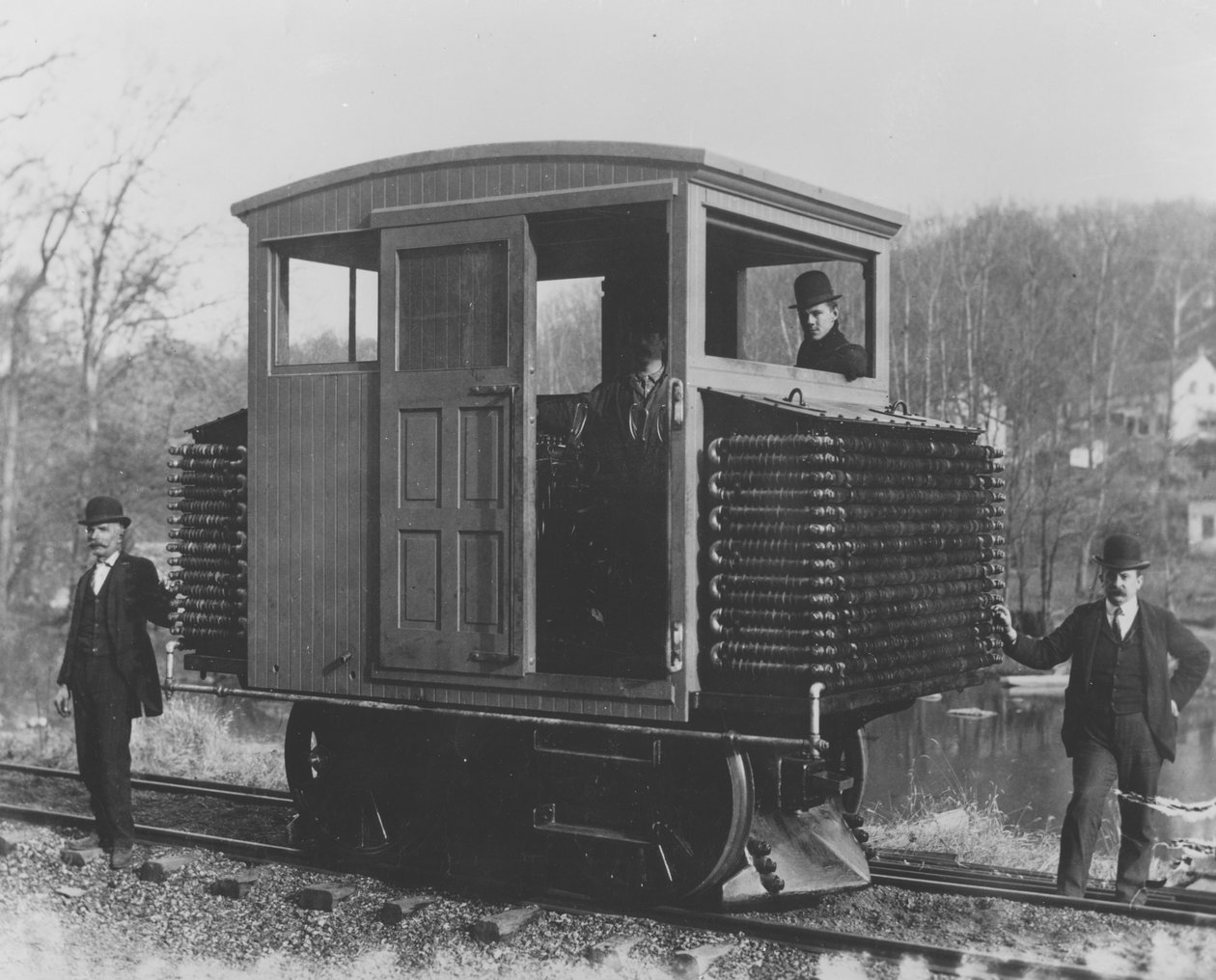 アルフレッドI.デュポン氏が設計した牽引エンジン、1905年 作： ピエール・A・ゲンティウ