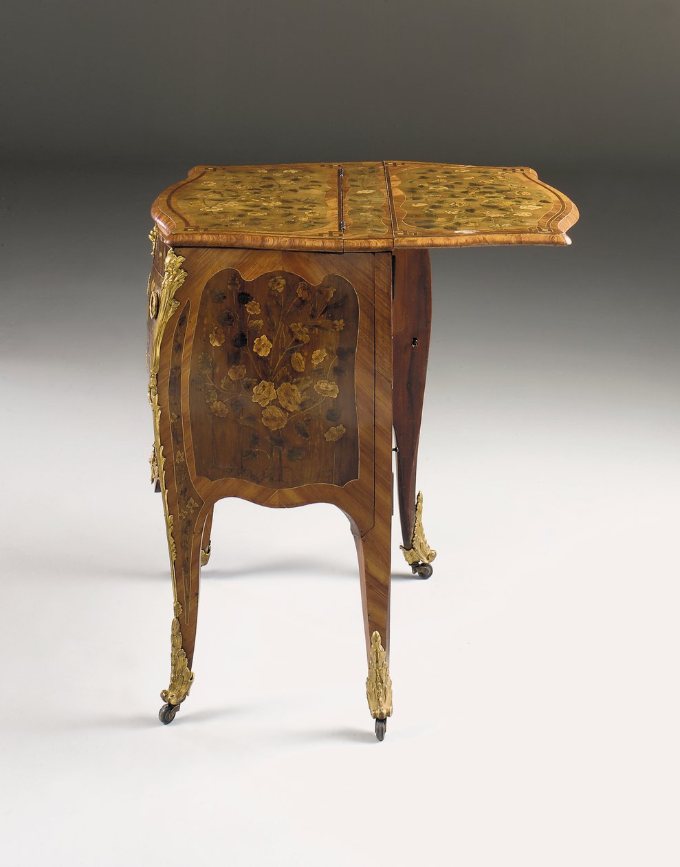 ルイ15世の箪笥、c.1765-70（オルモルに取り付けられたチューリップウッド、シカモア、アマランサス、寄木細工）（463003、463004、465391も参照） 作： ピエール・ルセル