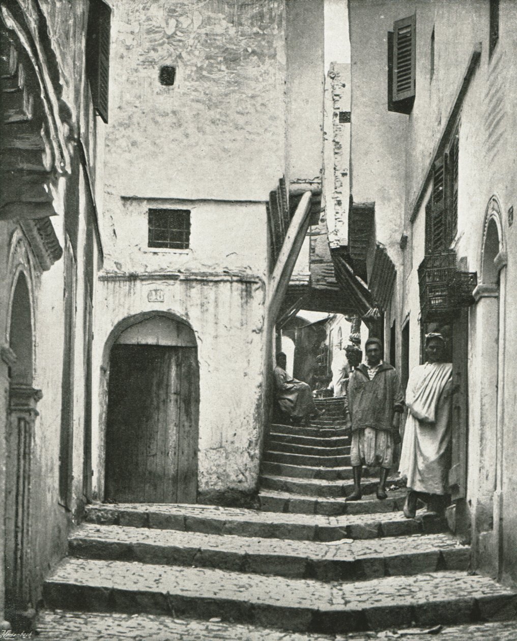 Rue de la Kasbah、アルジェ、アルジェリア、1895年。 作： ポールトンとCo