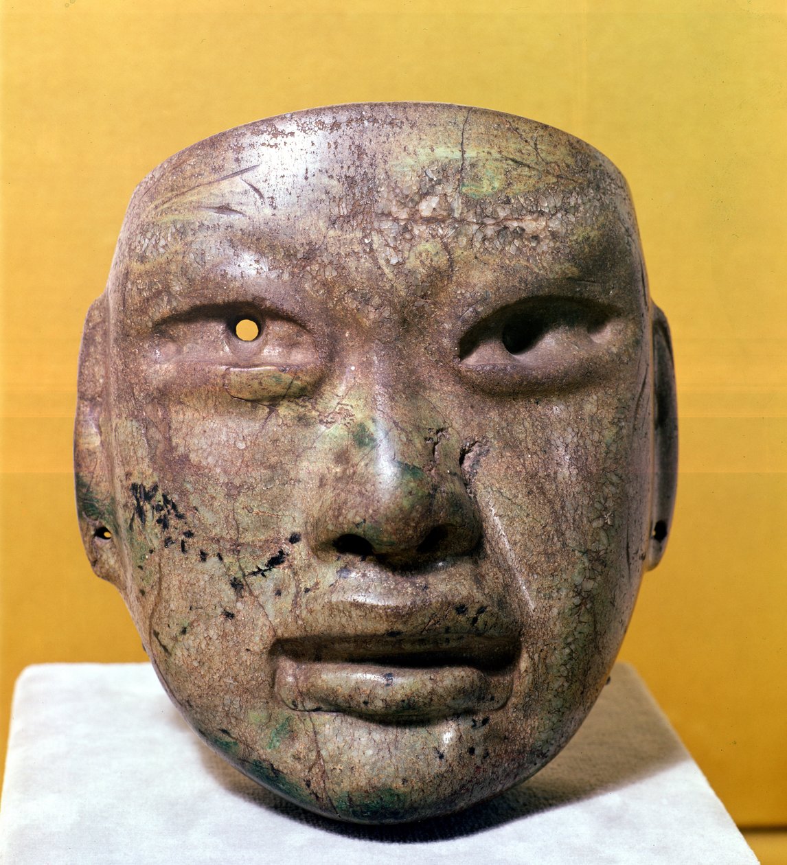 メキシコの葬儀用マスク、オルメカ 作： プレコロンビアン