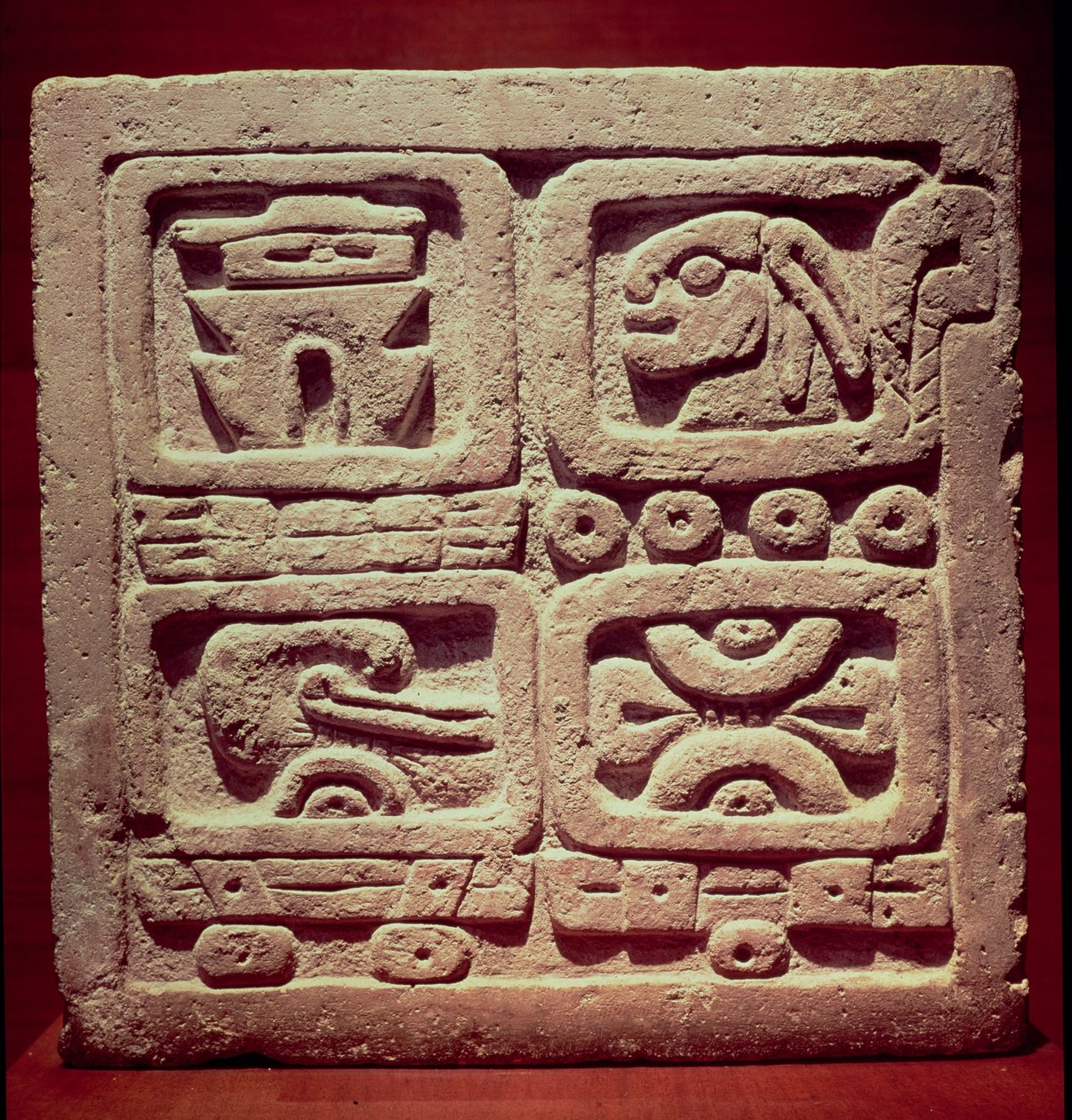 4つのグリフを備えたカレンダー、Toltec（856-1250） 作： プレコロンビアン