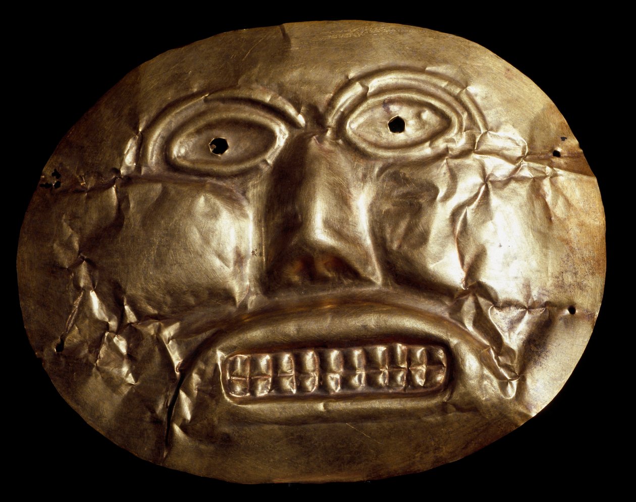プレコロンブス文明カリマ：葬儀用の金のマスク。7～15世紀 ボゴタ、ムセオ・デ・オロ・コロンビア-コロンブス以前の美術、カリマ文化（紀元7～15世紀）：葬儀用金製マスク- ボゴタ、ムセオ・デ・オロ・コロンビア-コロンブス以前の美術、カリマ文化（紀元7～15世紀）：葬儀 作： プレコロンビアンプレコロンビアン