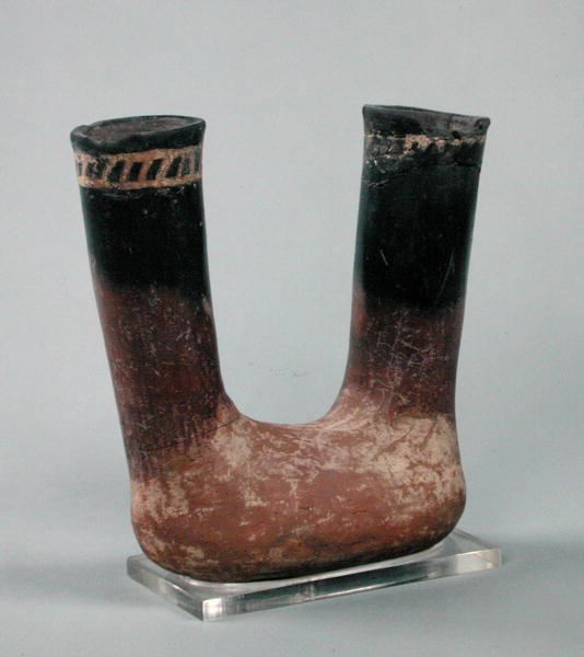Badari（陶器）製の黒の赤鍋 作： エジプト王朝時代