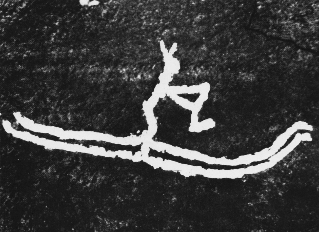 最古のスキーの造形物：ノルウェー北部のロドイ・ジョエッタにある岩石彫刻で、1933年にGostrom Cjessingによって発見され、紀元前4000年頃のものとされている。 作： 先史時代先史時代