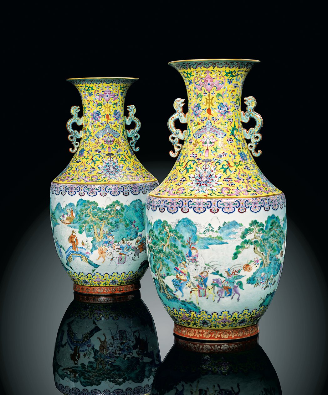 帝国のファミーユローズの花瓶（陶磁器）のペア 作： 清朝嘉慶時代中国の学校