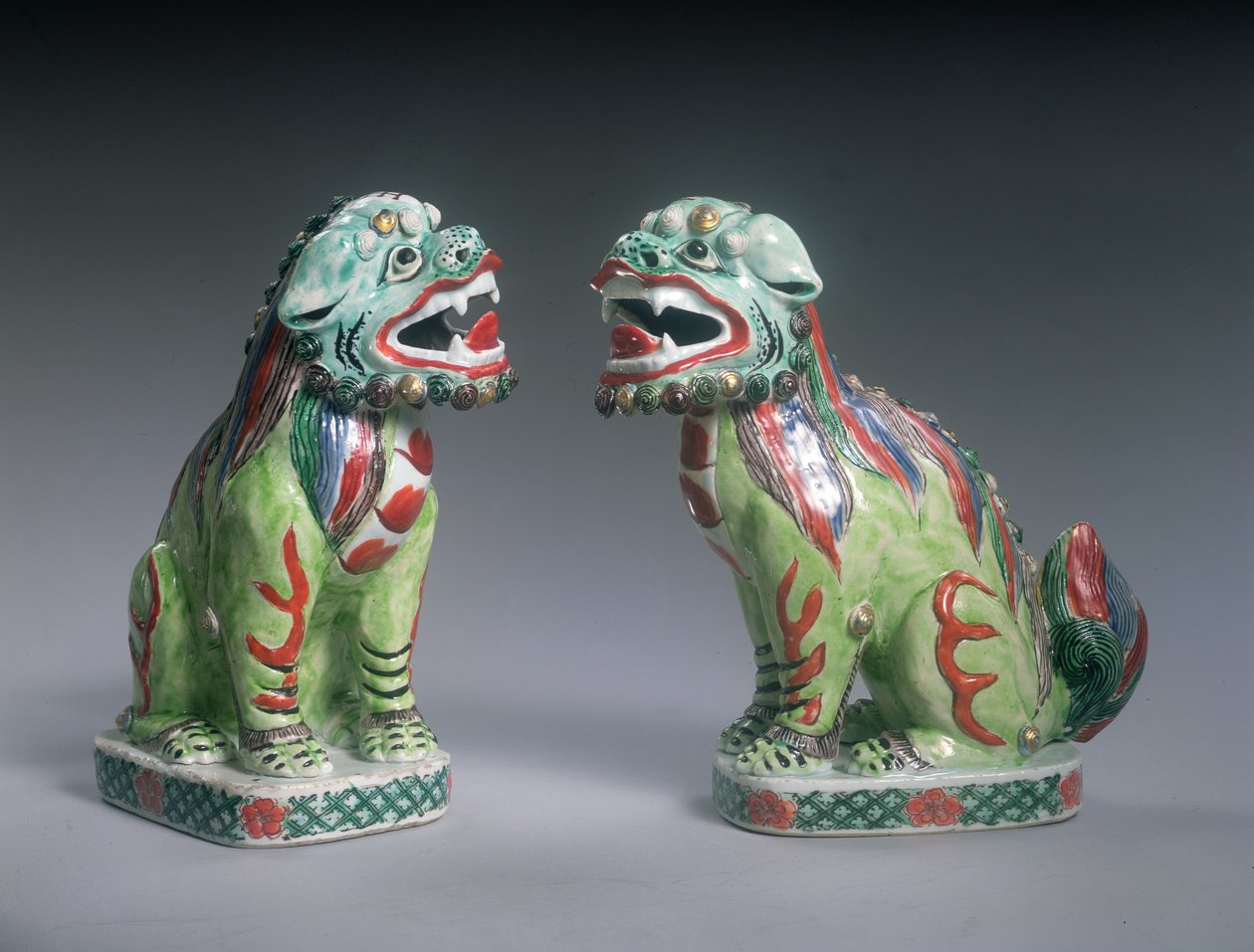 ファミールヴェルテライオンのペア、康熙時代（1662-1722）（磁器） 作： 清王朝の中国語学校