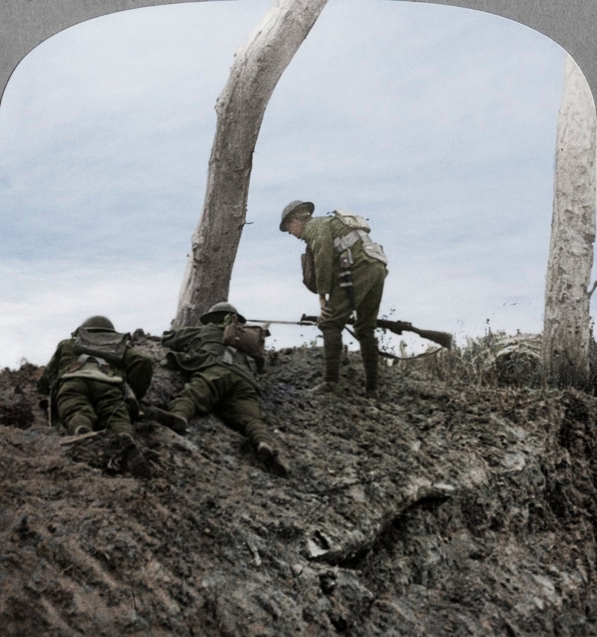 1917年9月、第一次世界大戦、ベルギー、フランダース、イープル近くのポリゴンウッドの戦い 作： 現実的な旅行出版社
