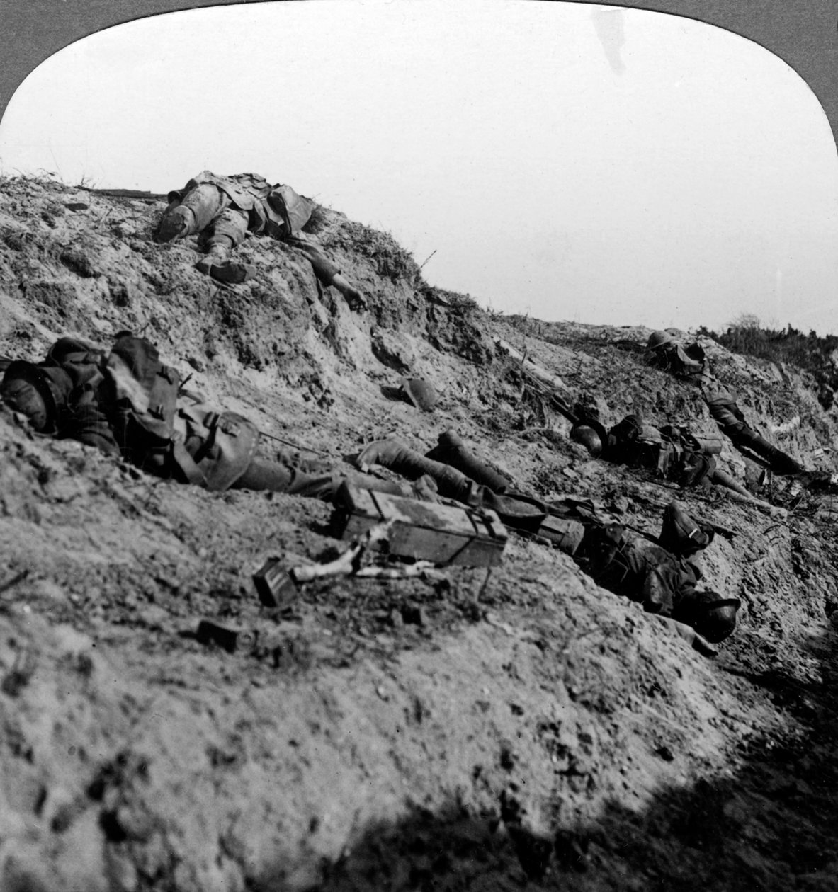 死んだ兵士、ヴィミー・リッジ、フランス、第一次世界大戦、1914-1918 作： 現実的な旅行出版社