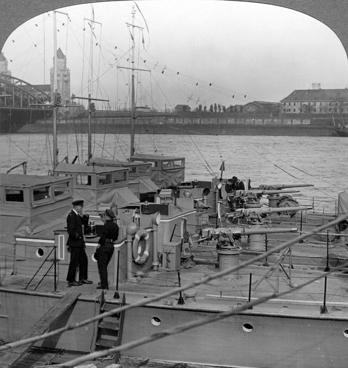 ライン、1919年から1919年のモーターボートの船団。 作： 現実的な旅行出版社