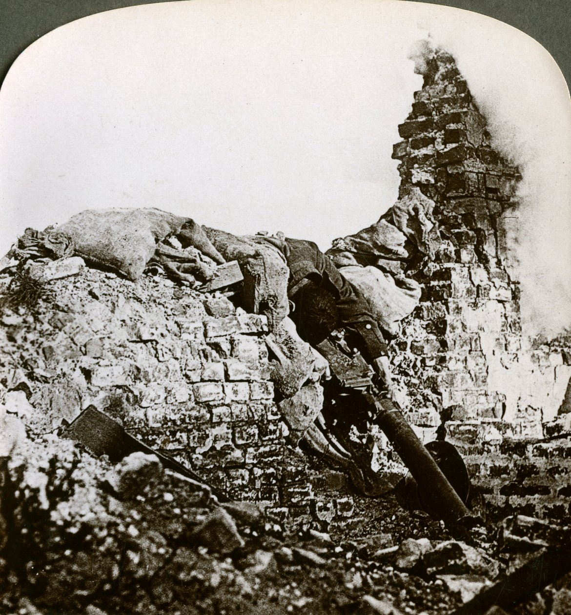 ドイツの機関銃の位置、モンシー、アラスの戦い、第一次世界大戦、1917-1918をノックアウトしました。 作： 現実的な旅行出版社