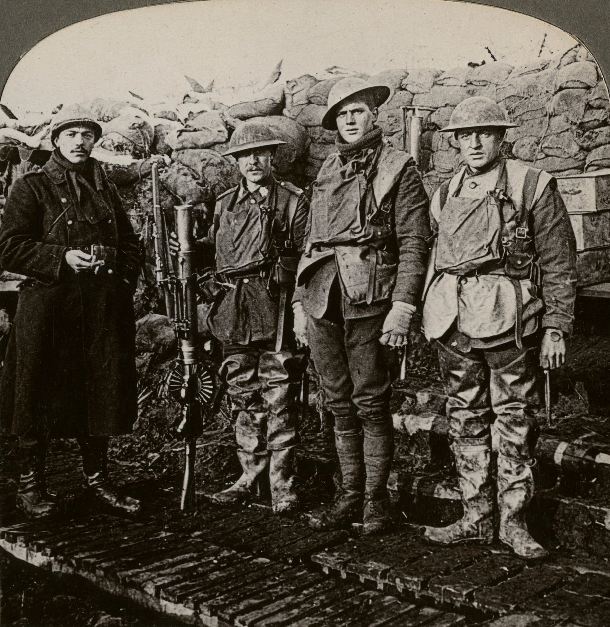 ルイスの機関銃手、ベルギーのホレベケ、第一次世界大戦、1914-1918。 作： 現実的な旅行出版社