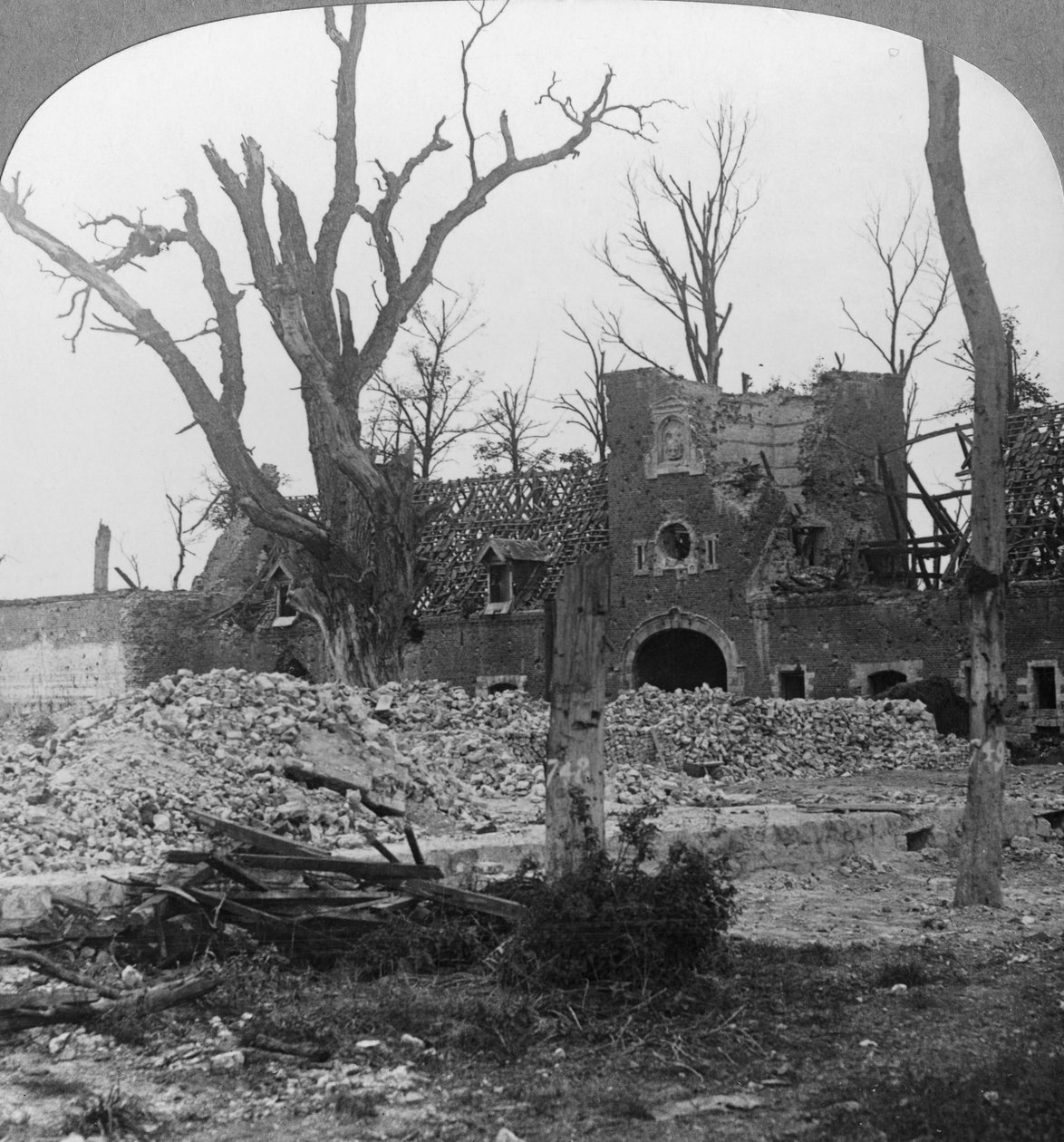 Beury Chateauの遺跡、Festubert、フランス、第一次世界大戦、c1914-c1918 作： 現実的な旅行出版社