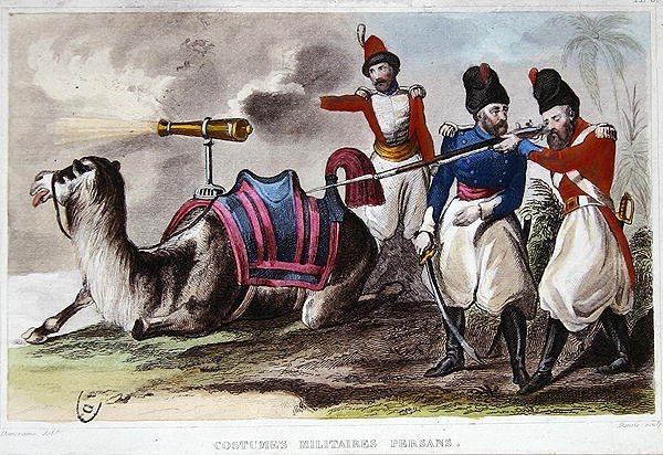 19世紀ペルシャの軍装と大砲を持ったラクダ 1840年頃（カラーリトグラフ） 作： ルネ・デモレイン