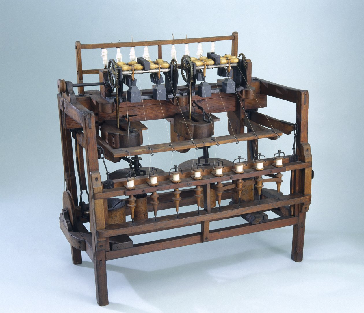 アークライトのウォーターフレーム、1775年頃（木） 作： リチャード・アークライト