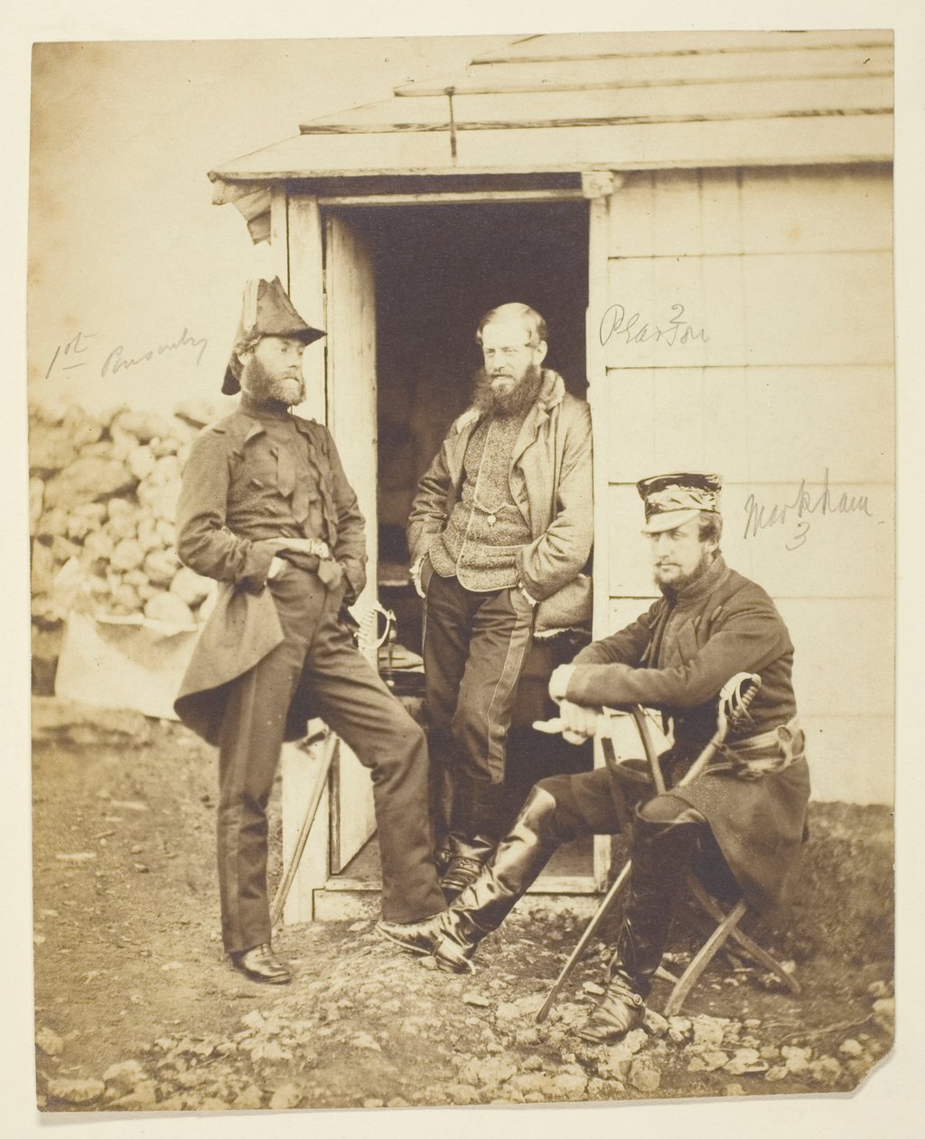 サー・Hy. Fk. ポンソンビー（1825-1892）、将軍; トマス・フック・ピアソン（1806-1892）、将軍; フレデリック・マーカム（1805-1855）、将軍; クリミアの野戦地で撮影 作： ロジャー・フェントン