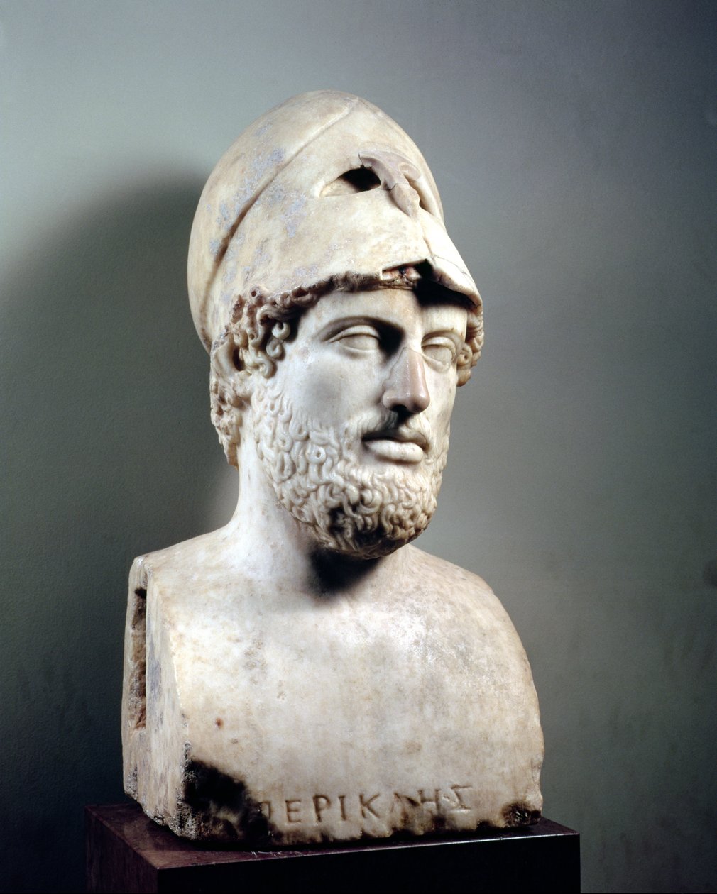 ペリクレスの胸像（紀元前429年）ギリシャ語の原本のコピー（大理石）（119218も参照） 作： 小説