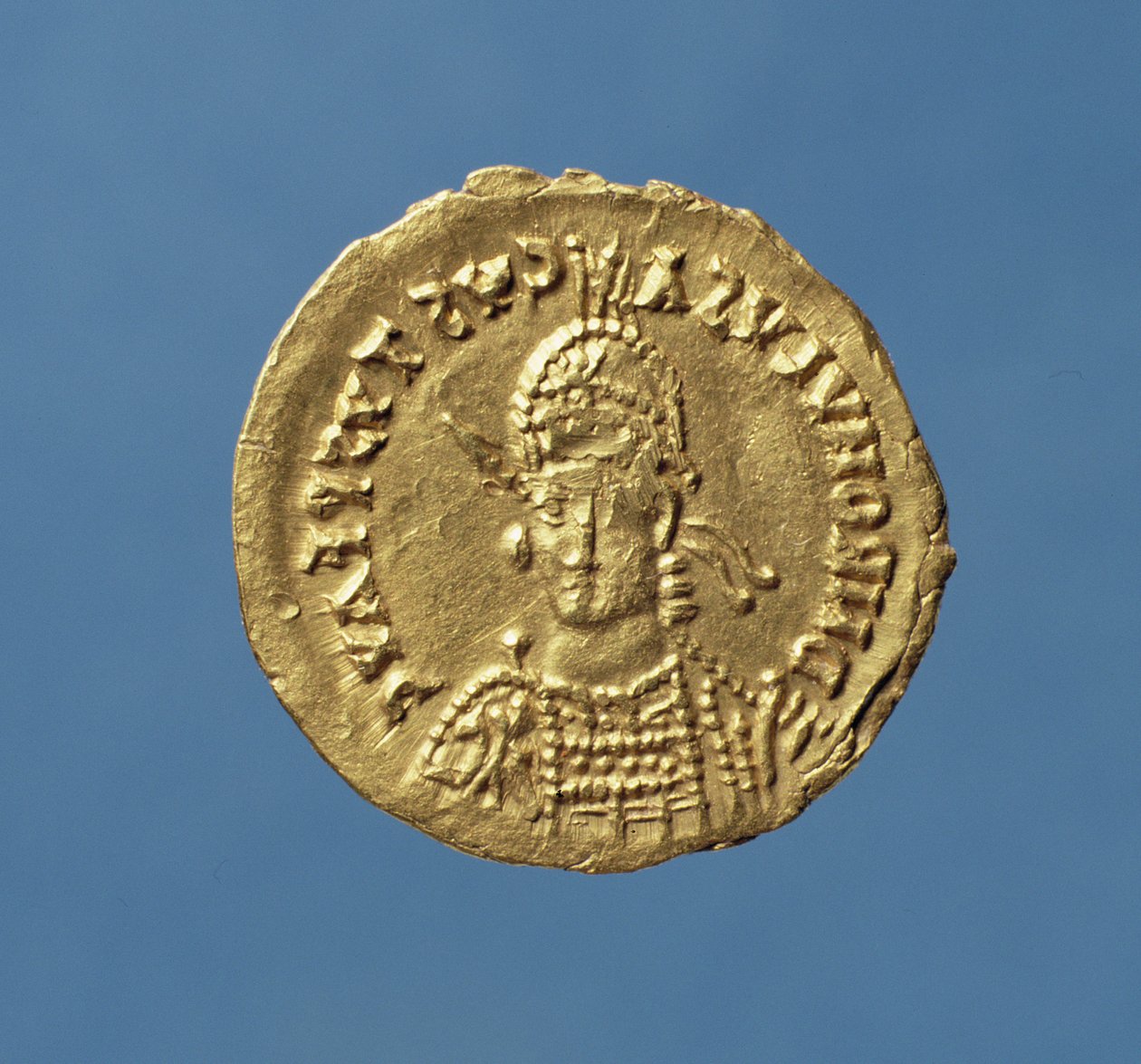 ロムルスアウグストゥルス（475-476）のSolidus（表側）ヘルメットをかぶった、キュイラス、右肩に槍、左にシールド（金色）銘：DN ROMVLVS AVGVSTVS PF AVG 作： 小説
