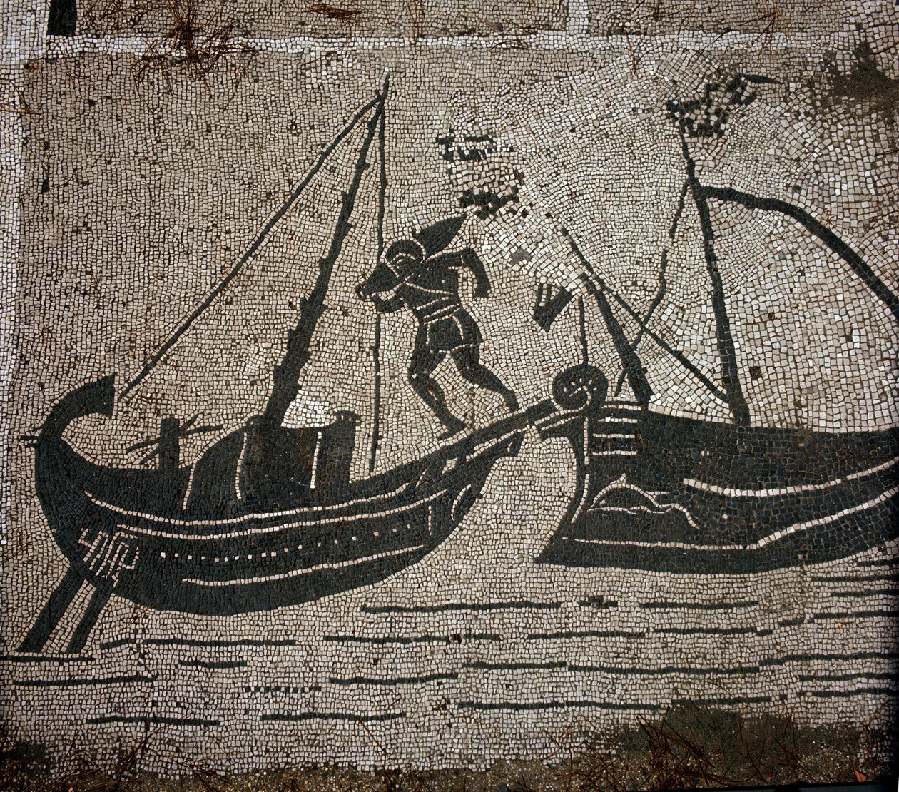 古代のオスティア（Ostia）。Place des Corporations（企業広場）。サブラタの船員公社のモザイク。船に荷物を積む。 作： 小説