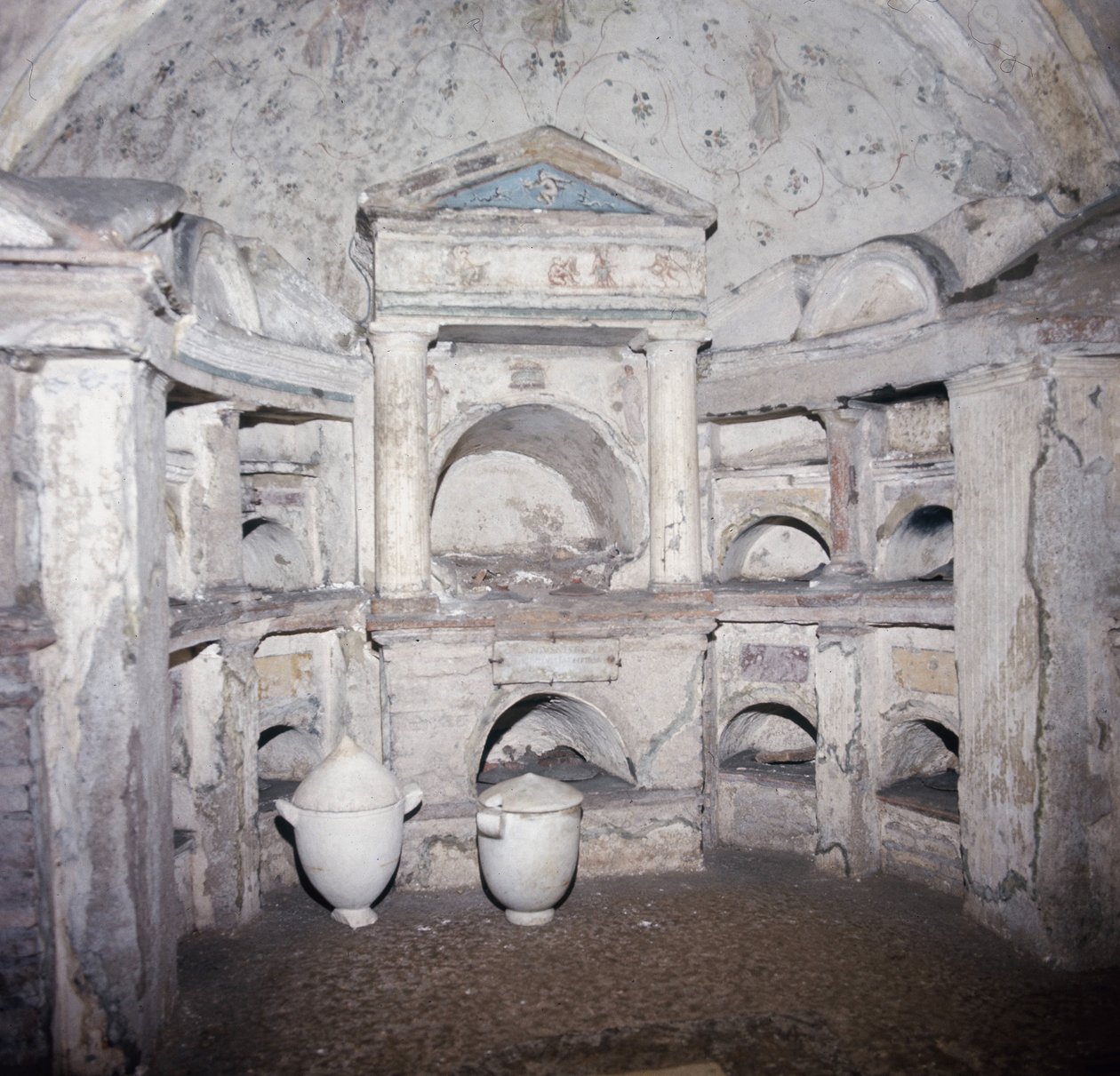 Columbarium - Tomb of Pomponis Hylax 作： 小説