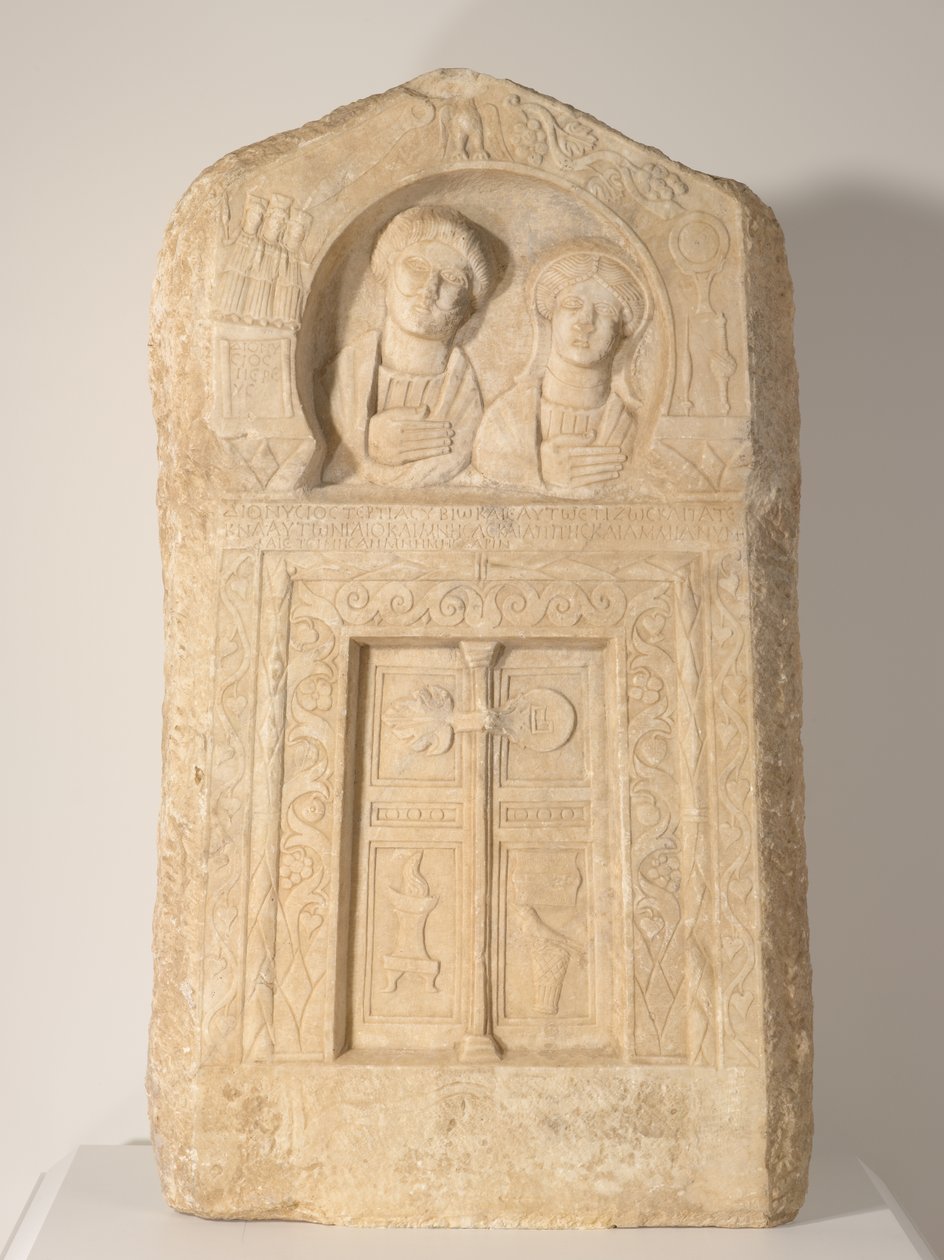 司祭ディオニュシオスと彼の妻の葬式の石碑、テルティア、c.240-260（大理石） 作： 小説