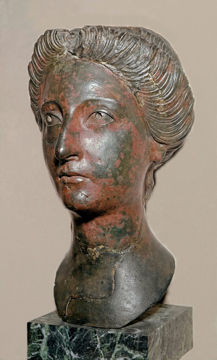 ローマの美術アントニンス朝時代のスタイルを身にまとった女性のブロンズ胸像（紀元92～162年）ローマ、ローマ市民博物館 作： 小説