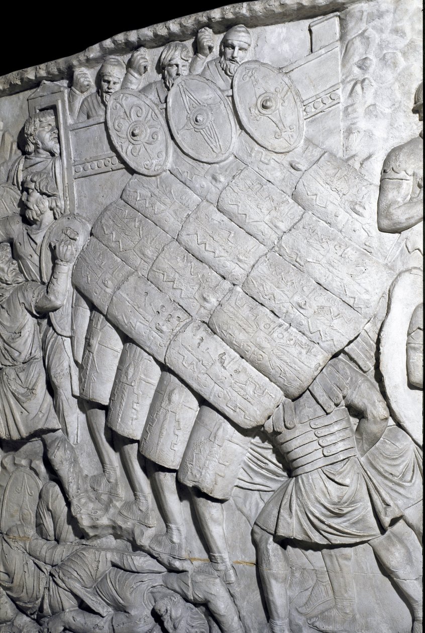 ローマの芸術「第一次世界大戦中のローマ人の襲撃」 トラヤヌス帝（53-117）の時代に建設されたローマのトラヤヌスの柱（Colonna Traiana）の浅浮彫りを再現した1862年の金型（低浮彫り）。 作： 小説