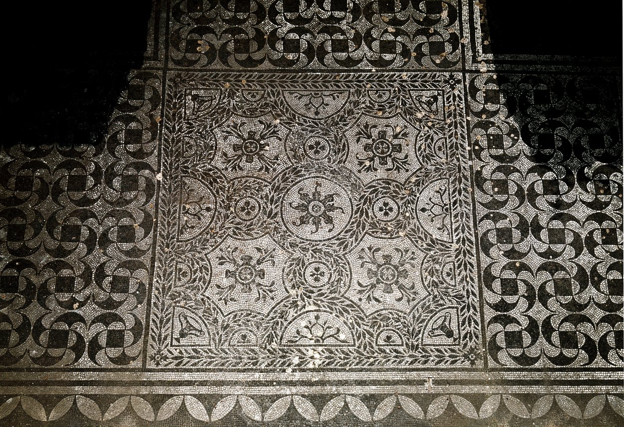 ローマ美術：ティヴォリのヴィラ・アドリアーナ（ヴィラ・ダドリアン、またはヴィラ・ハドリエンヌ）の地面のモザイク画の詳細。西暦118〜134年 作： 小説