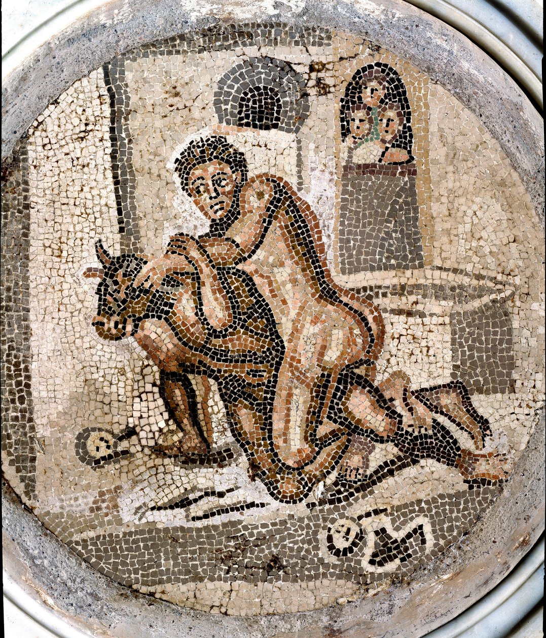 ローマ時代のアート。「ミノタウロスと戦うテゼ」 ポンペイ遺跡から