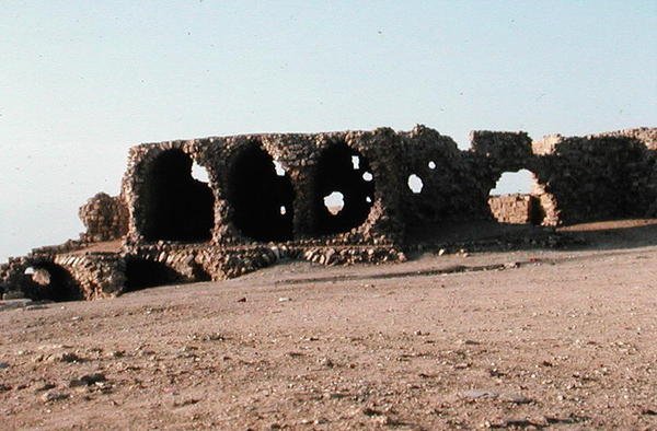 ローマ水道橋の遺跡 作： 小説