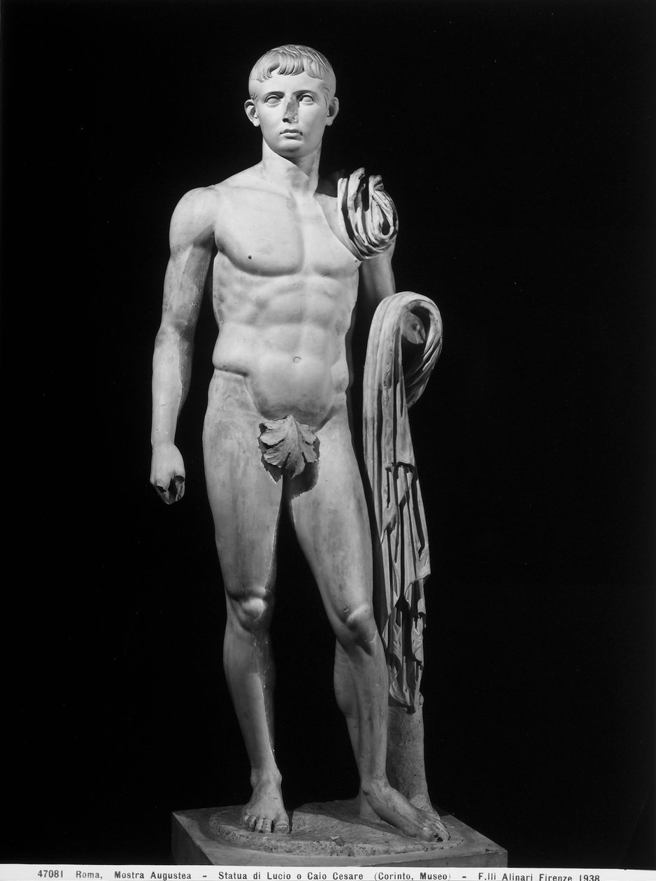 男性ヌード（ルシウスまたはカイウス・カエサル）（大理石