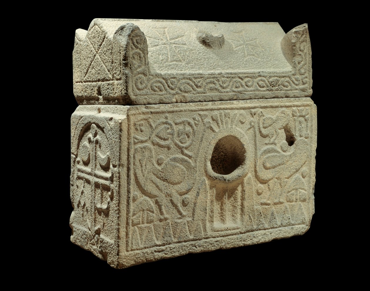 ローマ美術：シリアで発見された石棺の形をした聖遺物箱。パリ、ルーヴル美術館 作： ローマンローマン