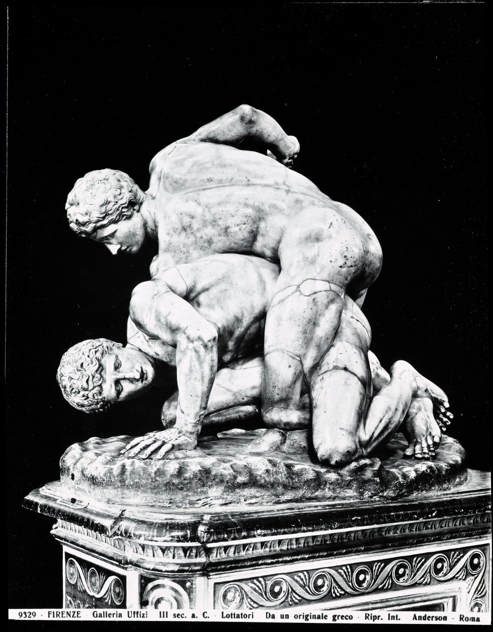紀元前3世紀のギリシャの原画に倣った「レスラー」（大理石）（モノクロ写真）（参照：31428 作： ローマンローマン