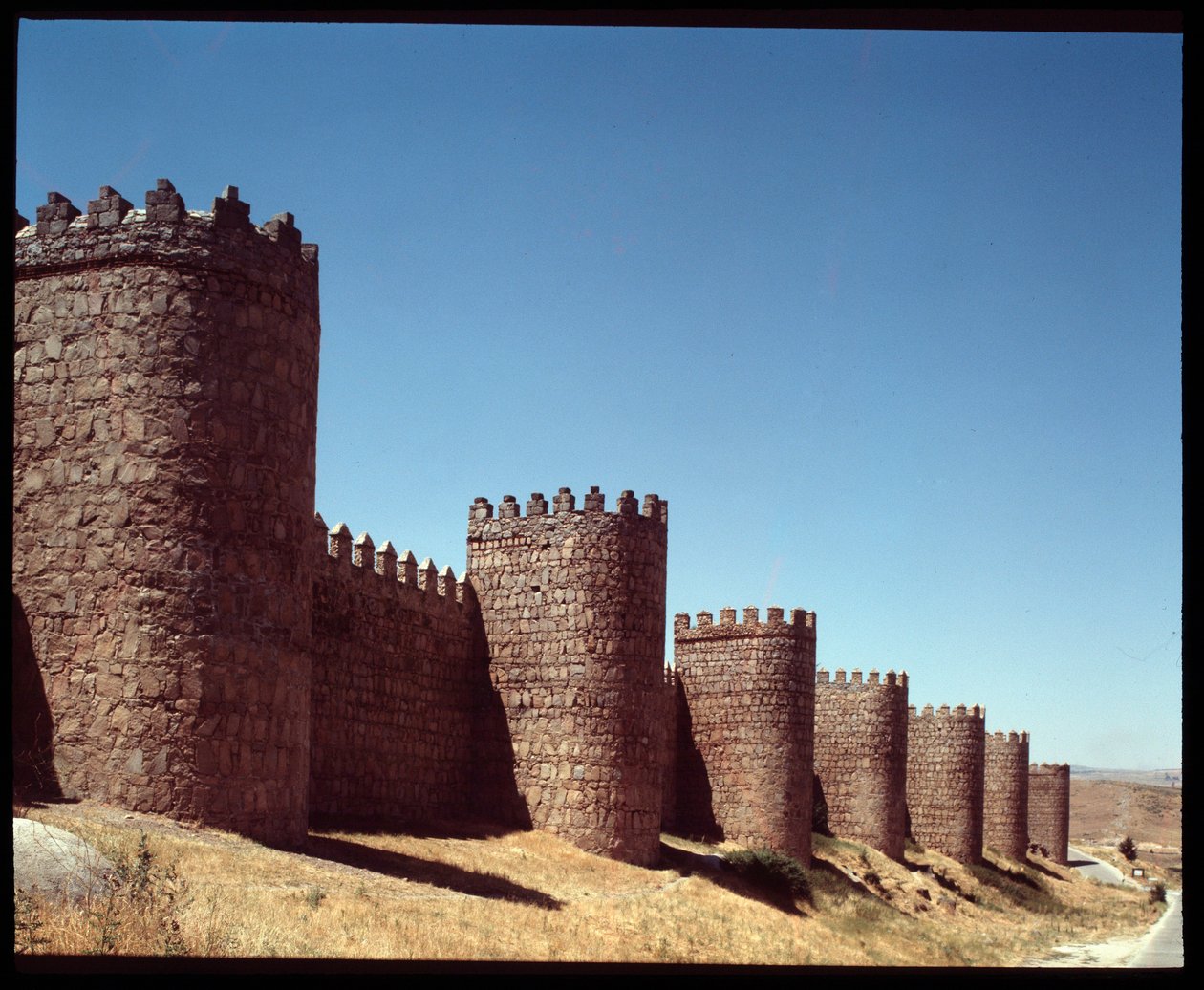 View of the walls of Avila, Spain (スペイン・アビラの壁の眺め) 作： ロマネスク