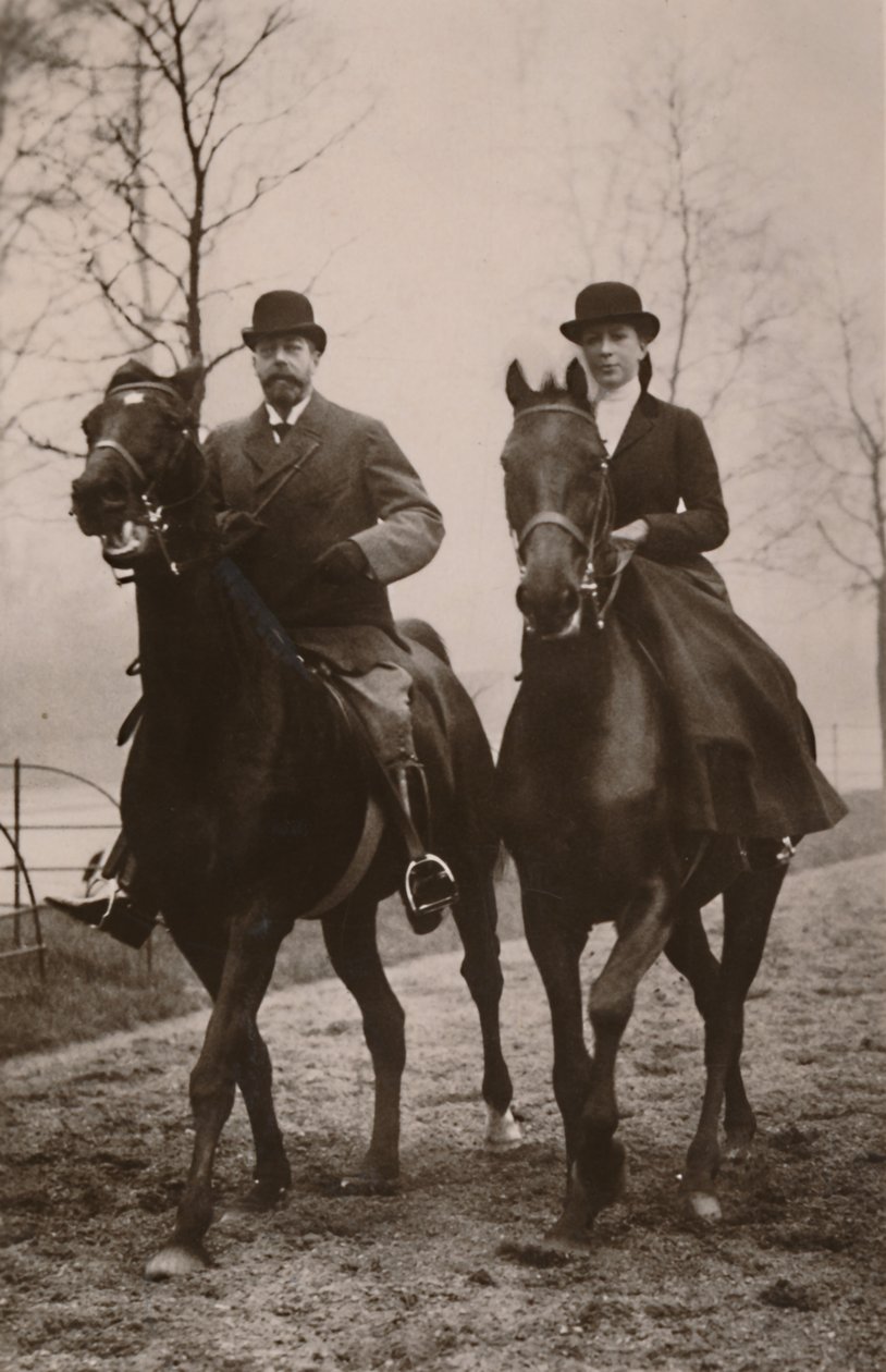 HM国王ジョージ5世とメアリー妃、1914年。 作： ロータリー写真