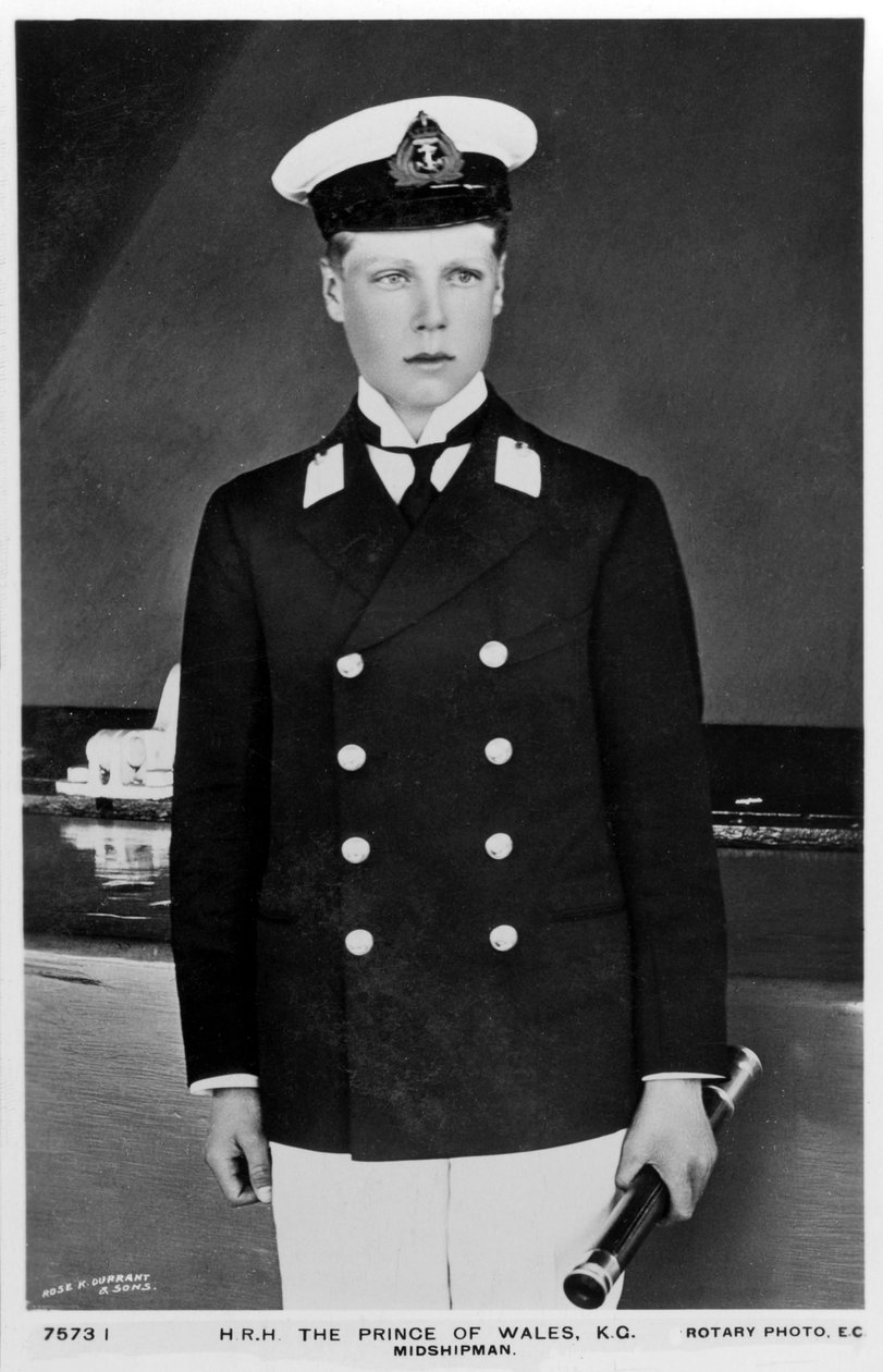 ミッドシップマンの制服を着たプリンスオブウェールズ、1910年。 作： ロータリー写真