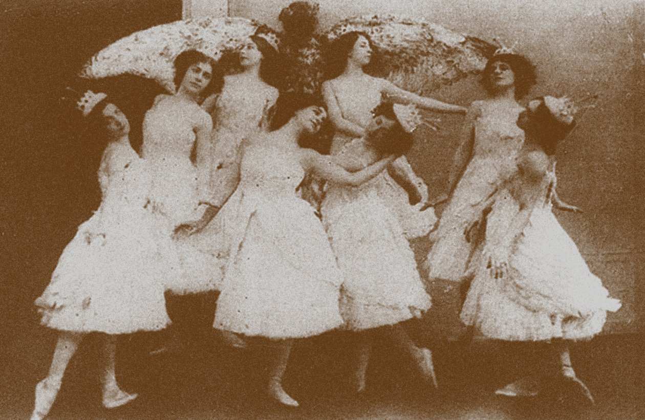 白鳥のオデットとしてのOlga Preobrajenskaya、1895 作： ロシアの写真家
