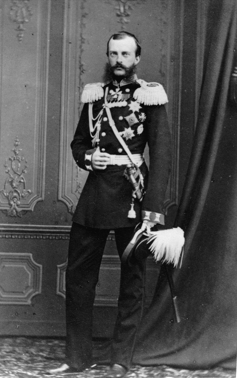 E. Westly und Co.のスタジオからのロシアの大公ミハエルニコラエヴィッチの肖像 作： ロシアの写真家
