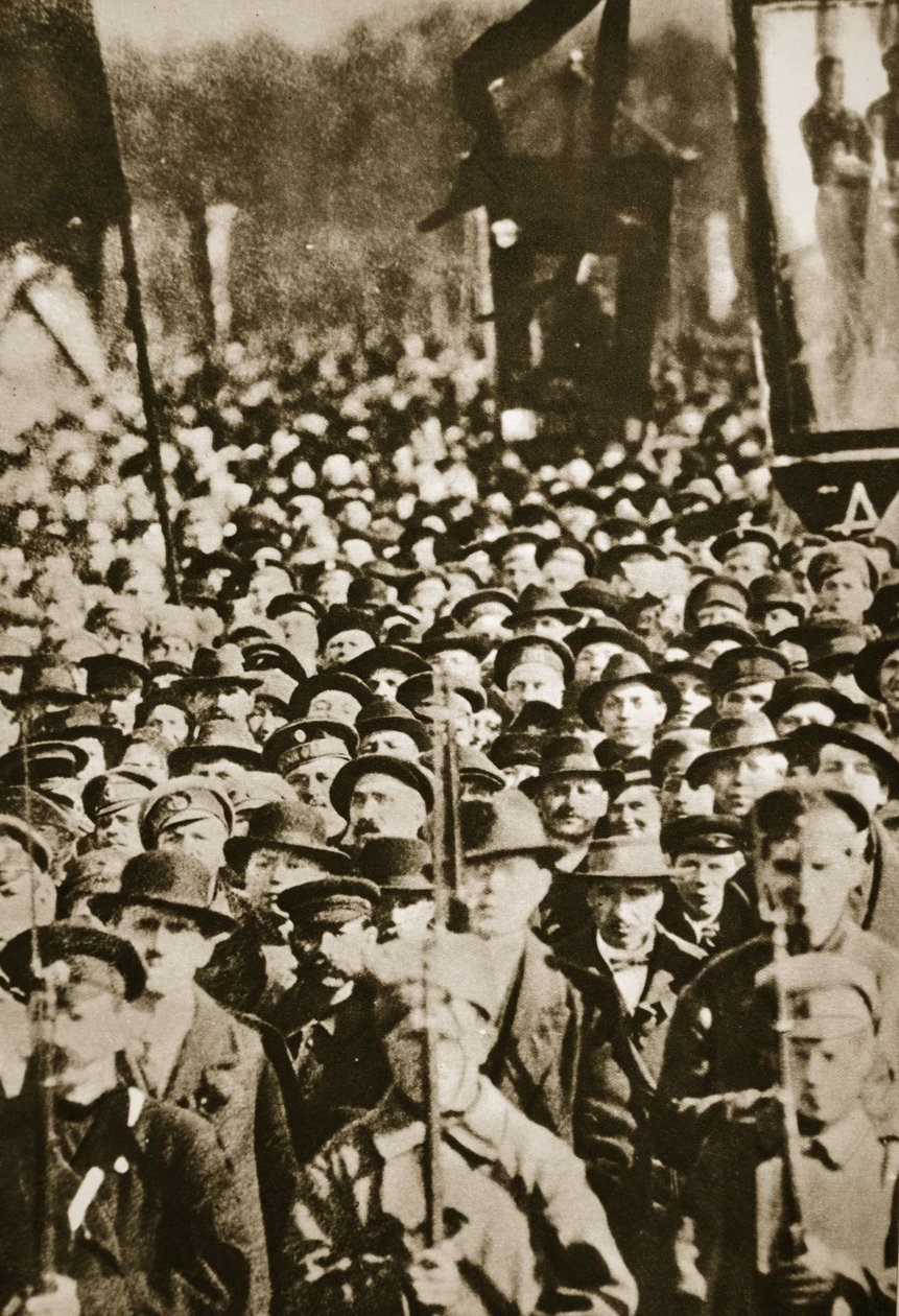 ペトログラードの革命家、1917年（セピア写真） 作： ロシアの写真家