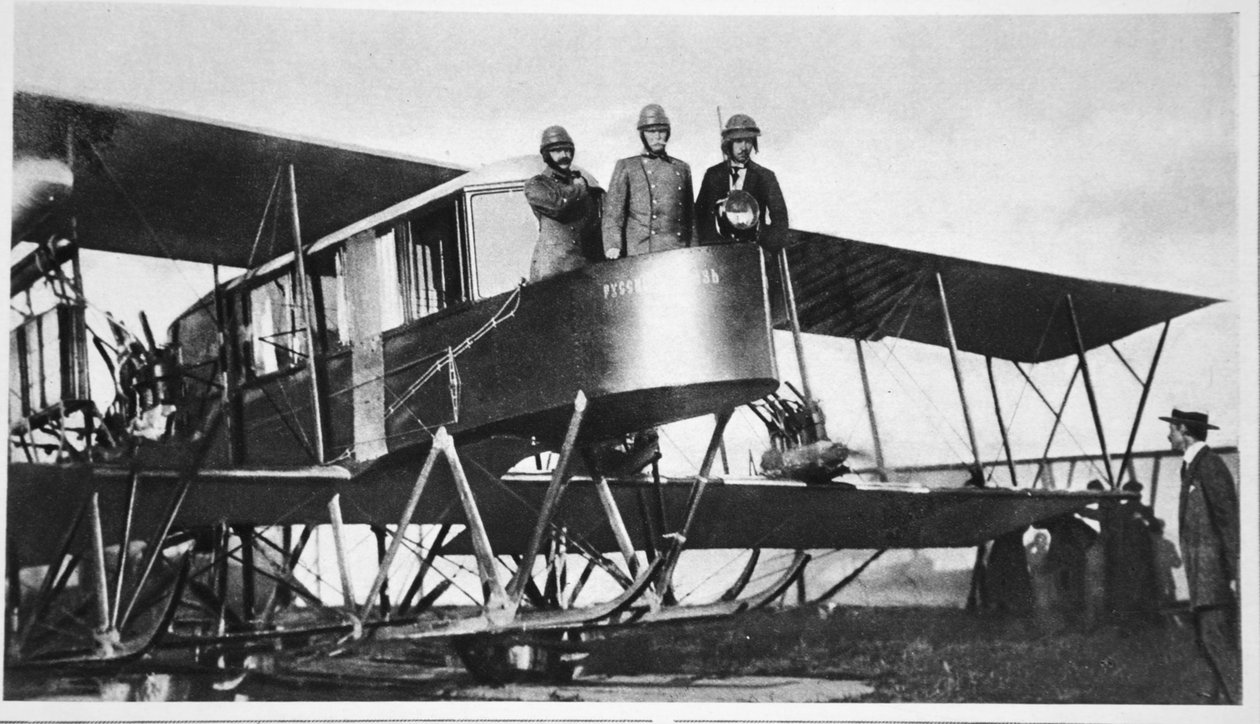 ロシア3機と12トンの飛行機で8機！巨大なシコルスキー複葉機、東プロイセンでドイツ人を爆撃したもの、イラストレイテッドウォーニュースから 作： ロシアの写真家
