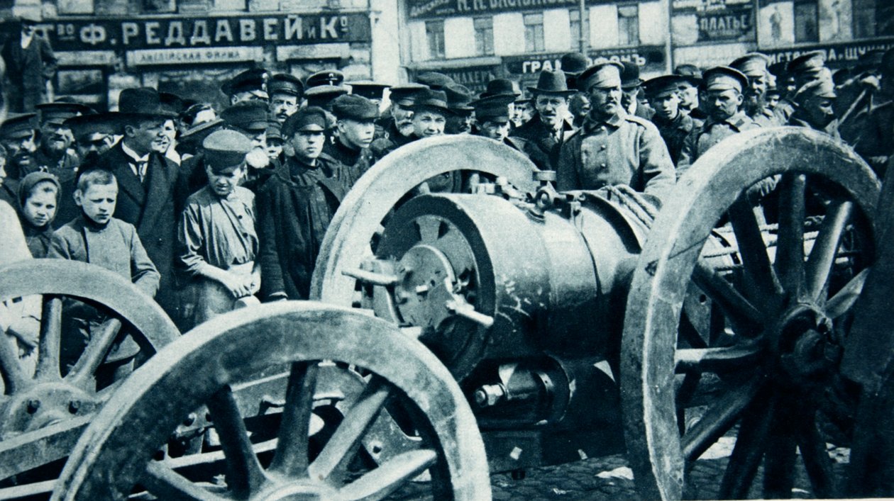プシェミシルの喪失に対するロシアの確固たる慰め：図示された戦争ニュースからモスクワでそこで捕らえられたオーストリアの24 CM迫撃砲の1つ 作： ロシアの写真家