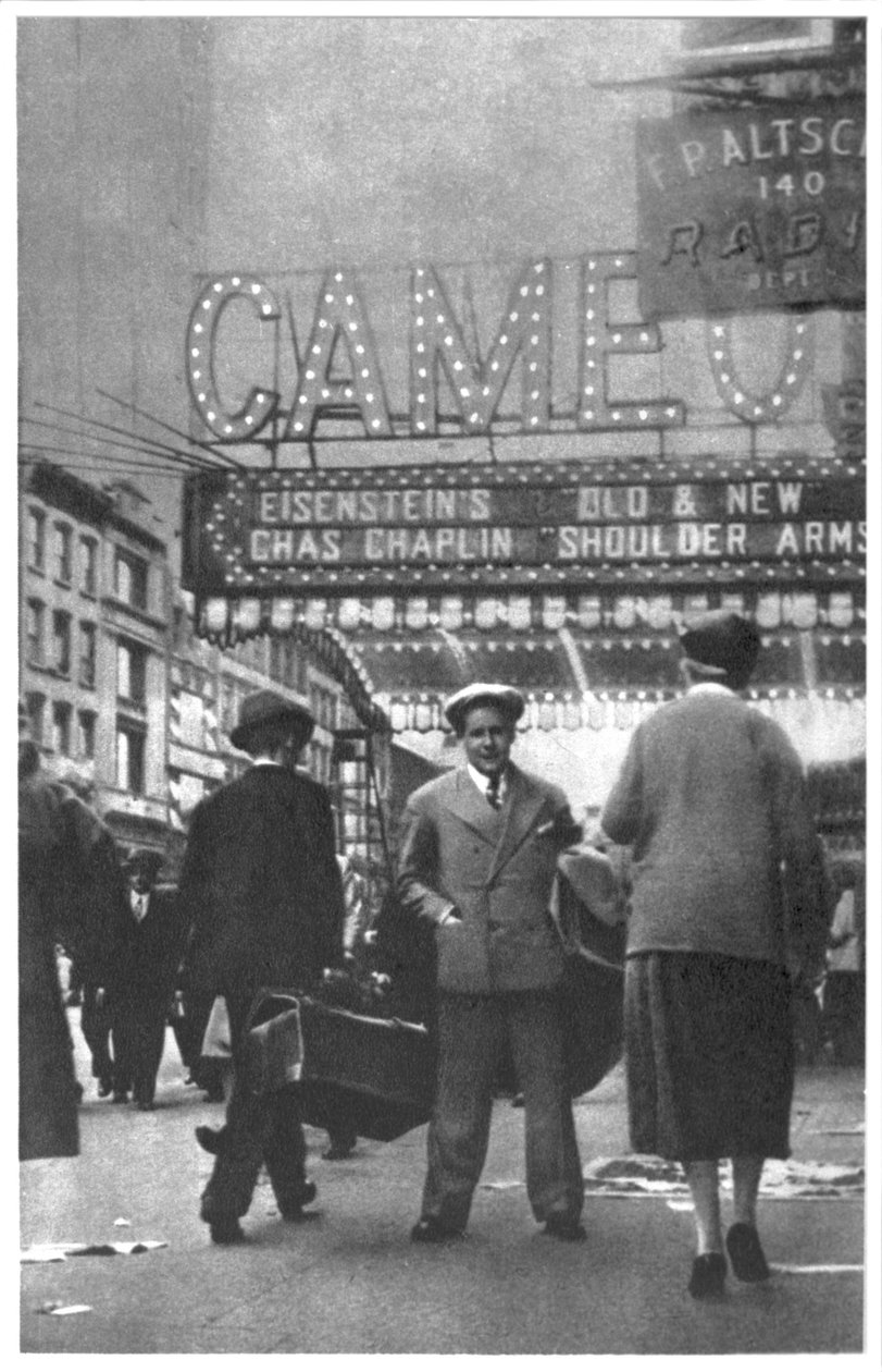 1930年にニューヨークのセルゲイアイゼンシュタイン（1898-1948） 作： ロシアの写真家