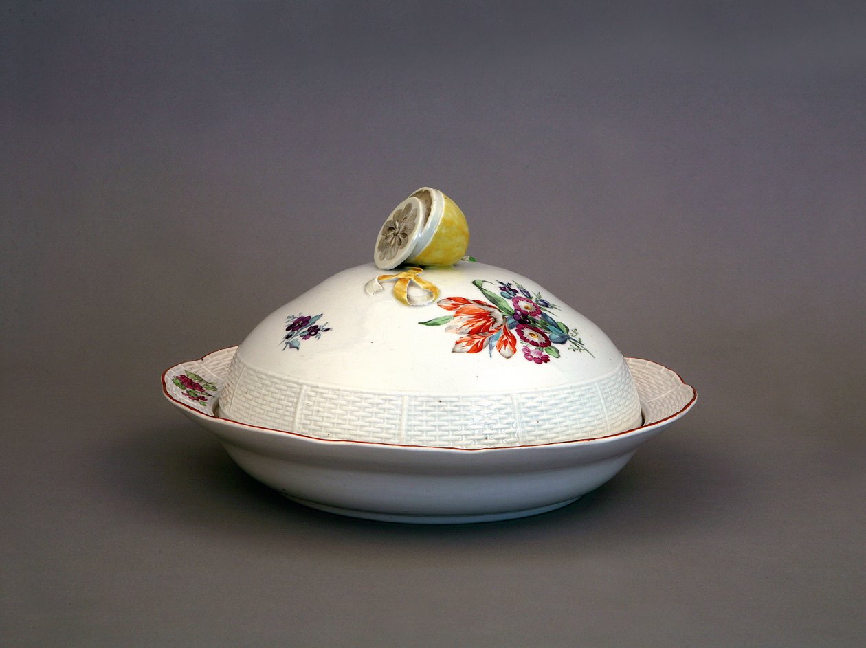 インペリアルポーセリンディナーサービスインペリアルポーセリンファクトリー、1775-1780のTureen 作： ロシアのマスター